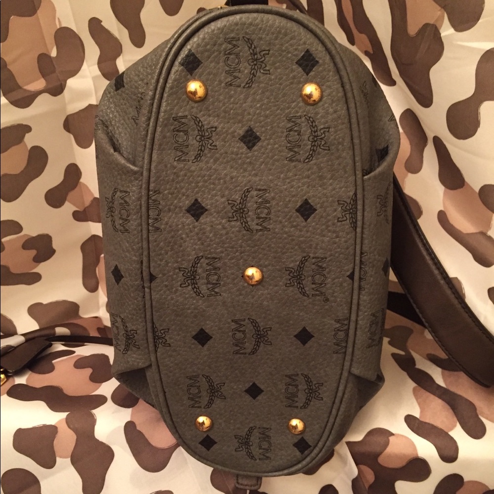 SOLD 🔐MCM🔐Locking Handbag - Picture 9 of 15